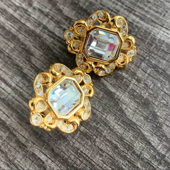 Vintage gold and silver clip on earrings - Picture 3 of 4